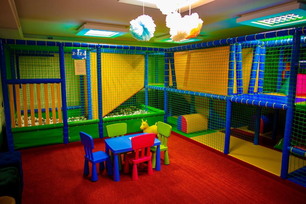 שצ'צ'ירק Hotel Alpin מראה חיצוני תמונה