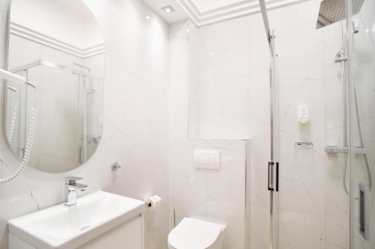 שצ'צ'ירק Hotel Alpin מראה חיצוני תמונה