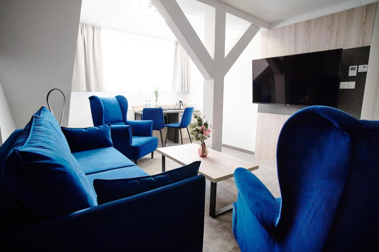 שצ'צ'ירק Hotel Alpin מראה חיצוני תמונה