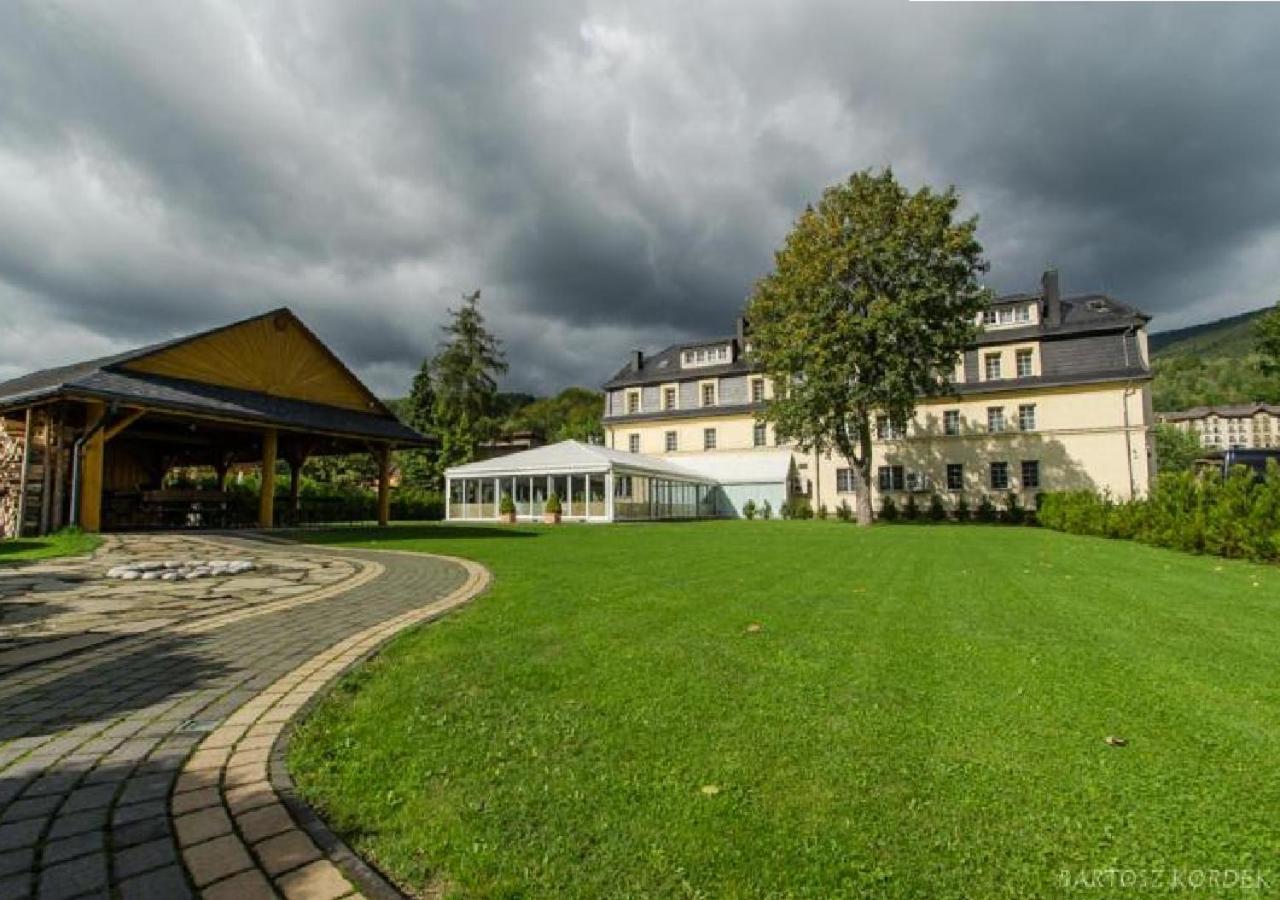 שצ'צ'ירק Hotel Alpin מראה חיצוני תמונה
