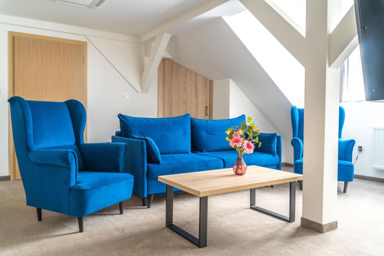 שצ'צ'ירק Hotel Alpin מראה חיצוני תמונה