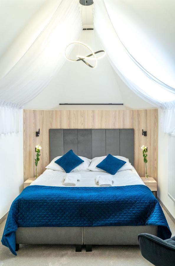שצ'צ'ירק Hotel Alpin מראה חיצוני תמונה