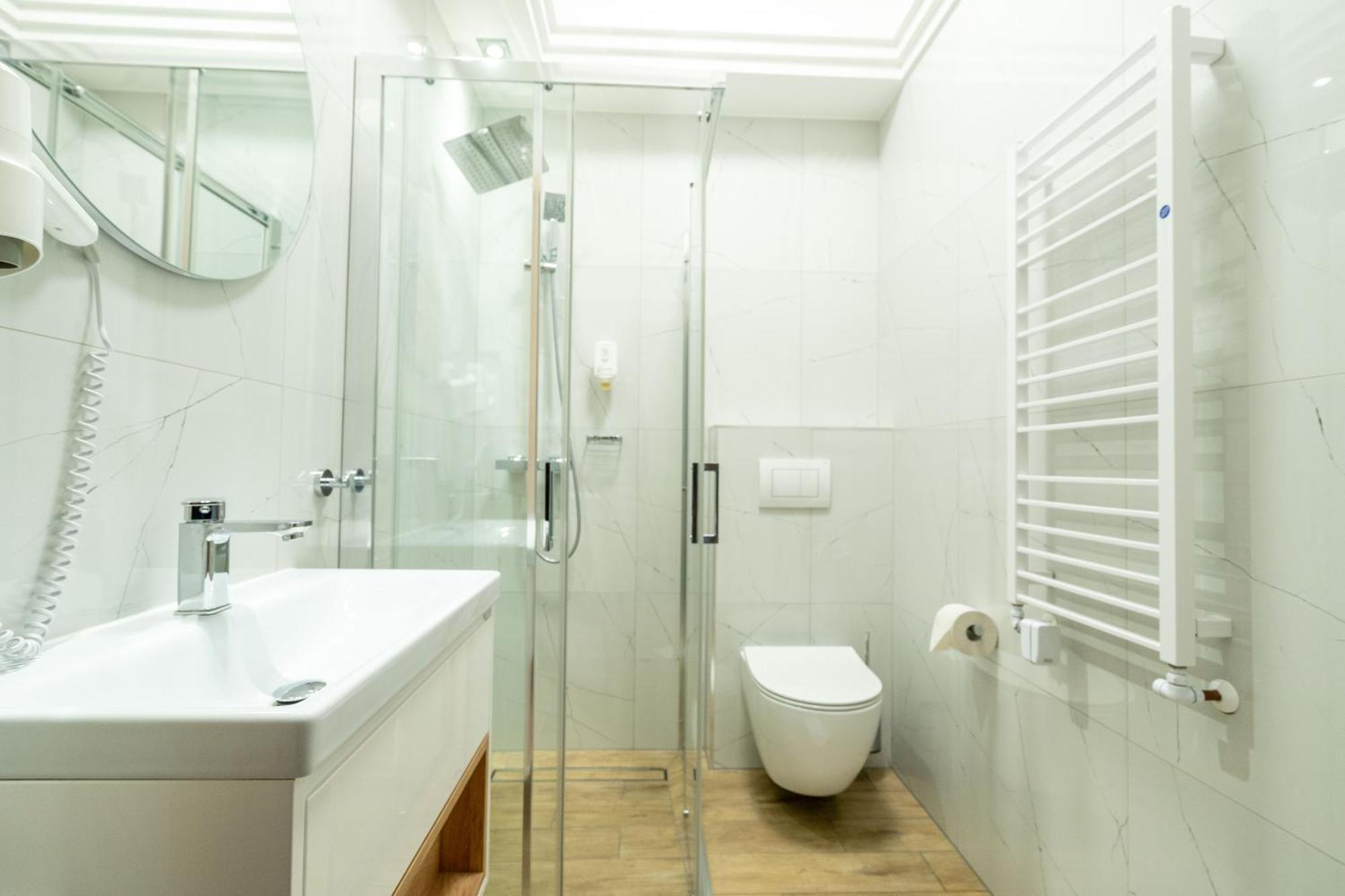 שצ'צ'ירק Hotel Alpin מראה חיצוני תמונה