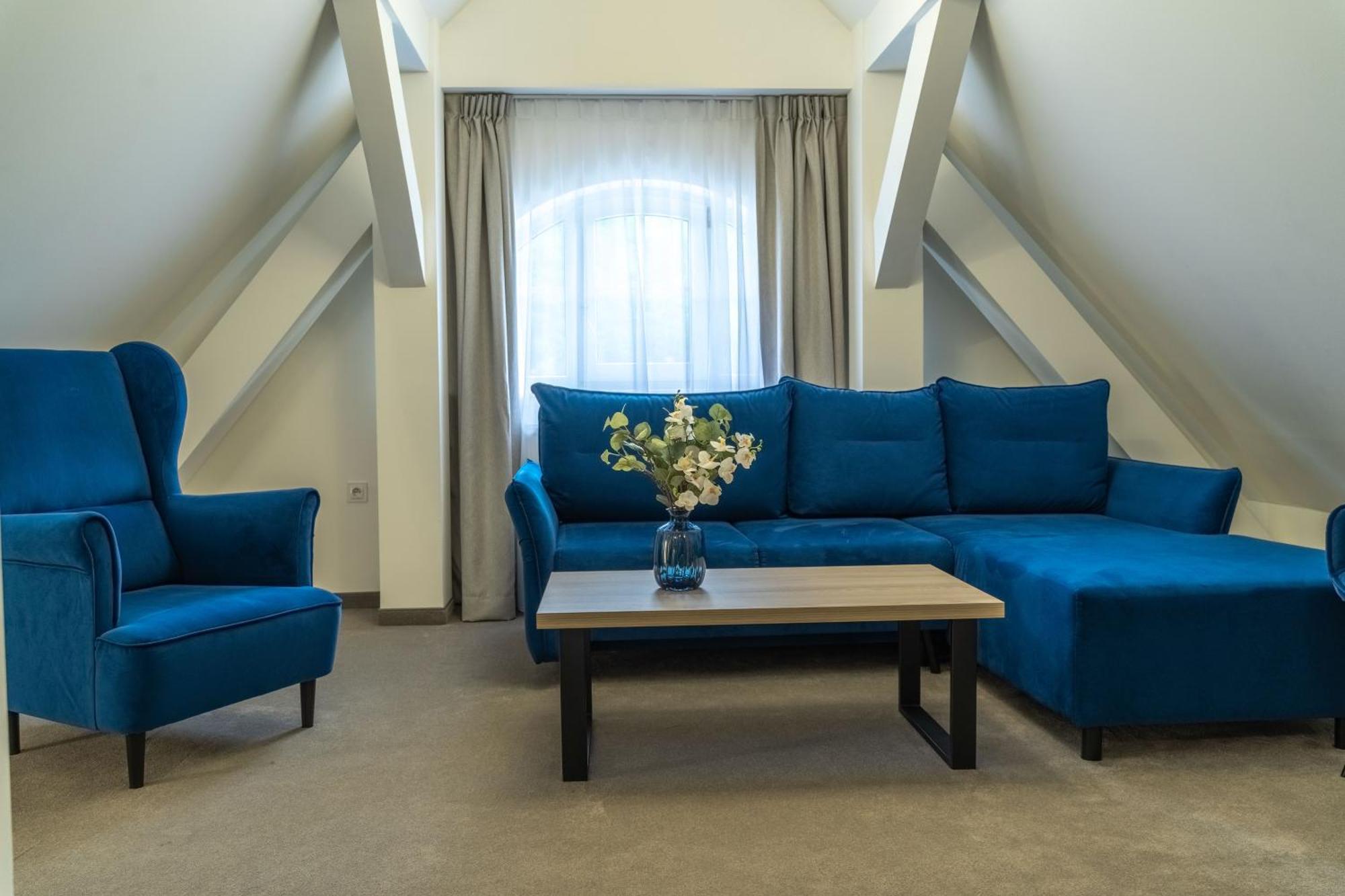 שצ'צ'ירק Hotel Alpin מראה חיצוני תמונה