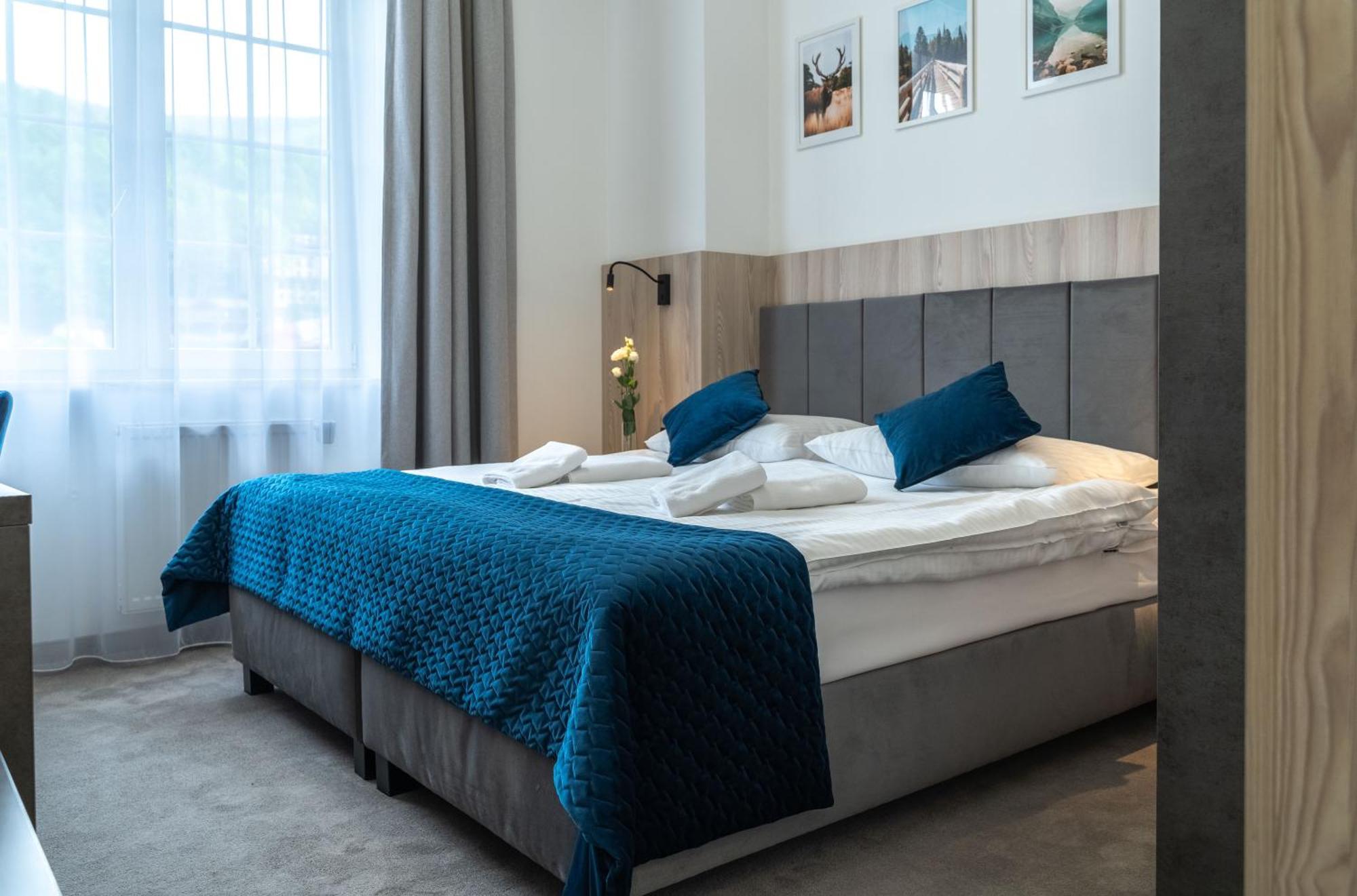 שצ'צ'ירק Hotel Alpin מראה חיצוני תמונה