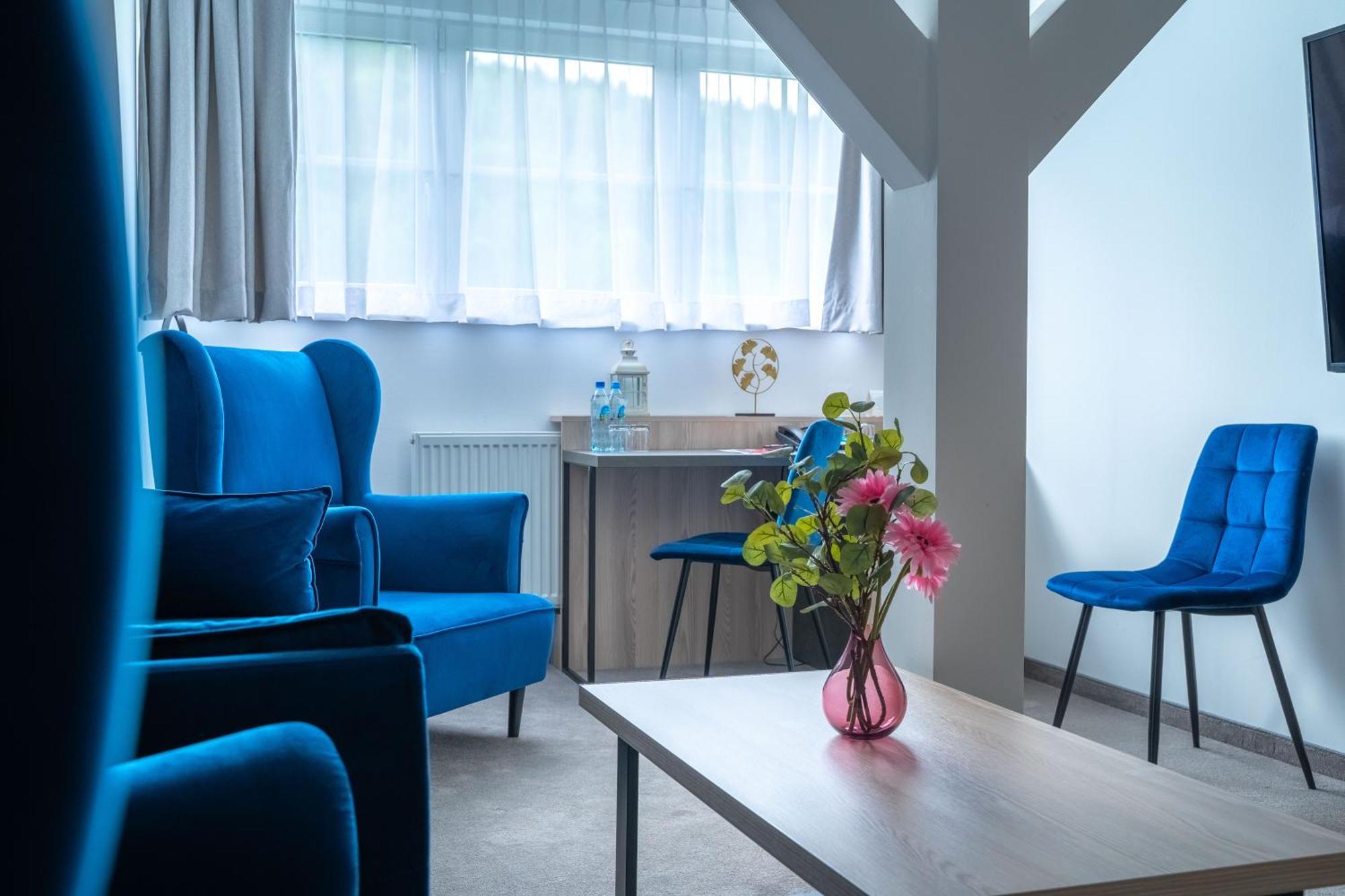 שצ'צ'ירק Hotel Alpin מראה חיצוני תמונה