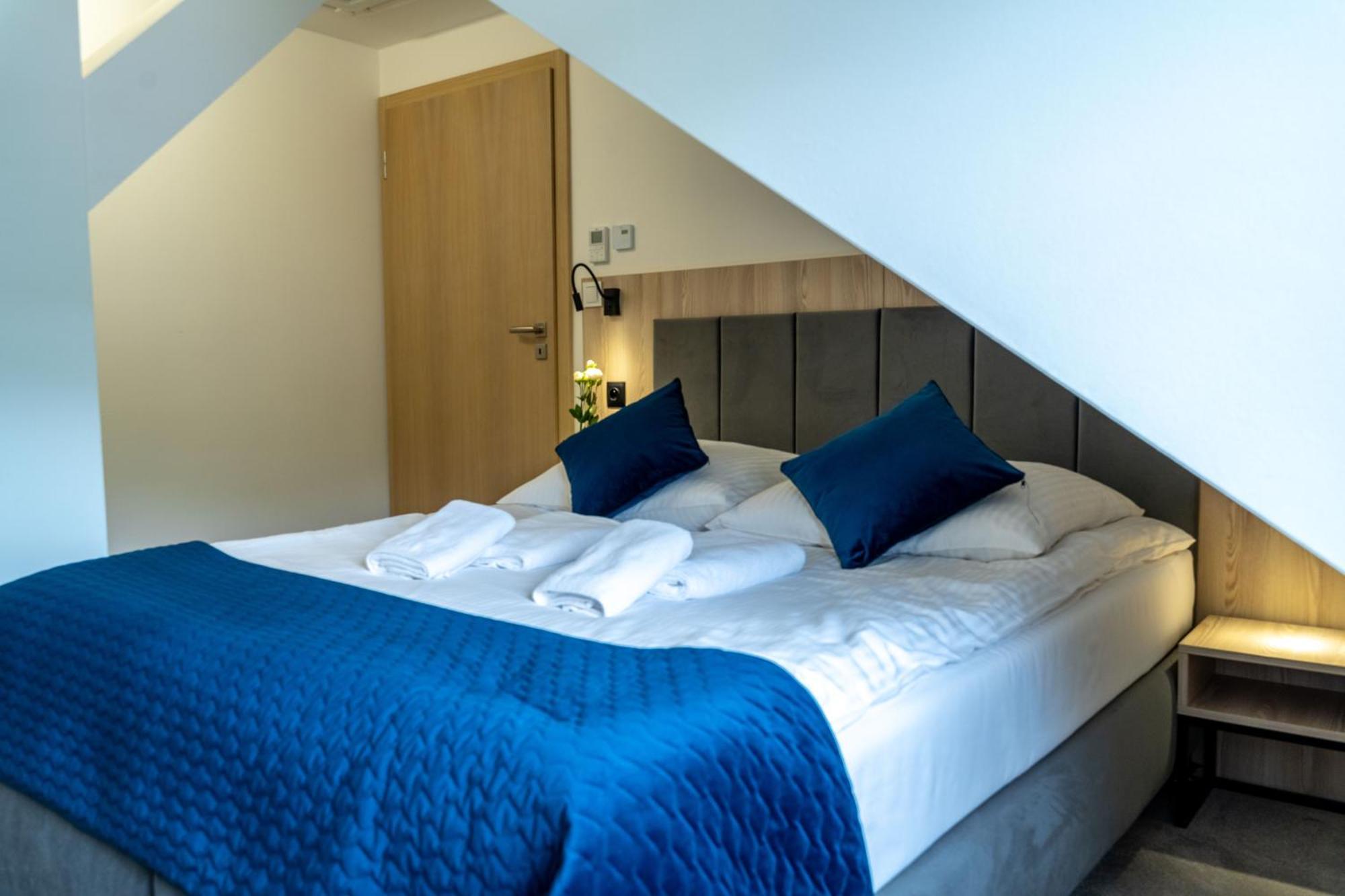 שצ'צ'ירק Hotel Alpin מראה חיצוני תמונה