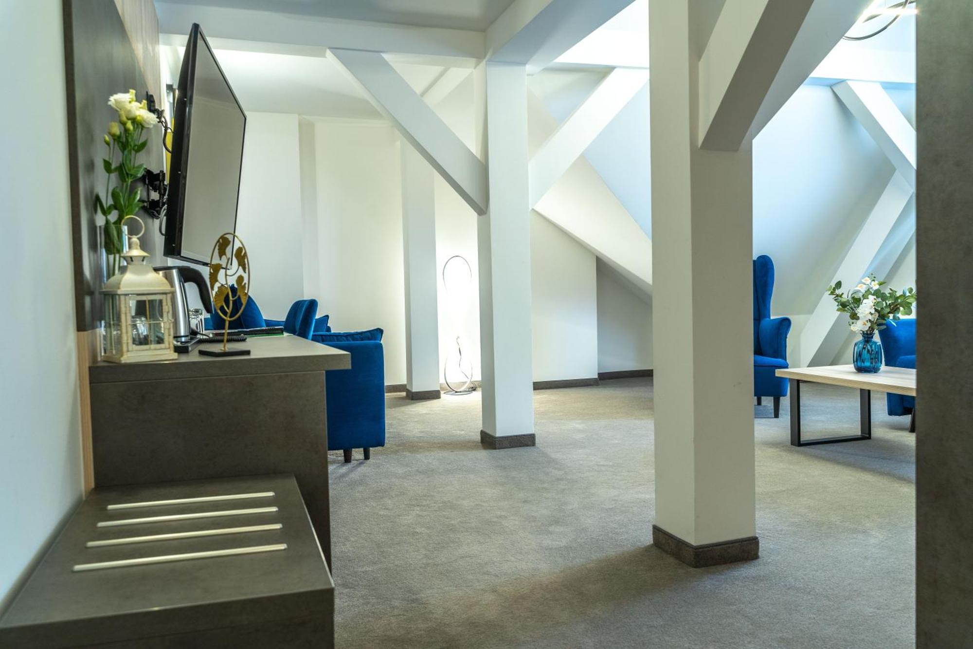 שצ'צ'ירק Hotel Alpin מראה חיצוני תמונה