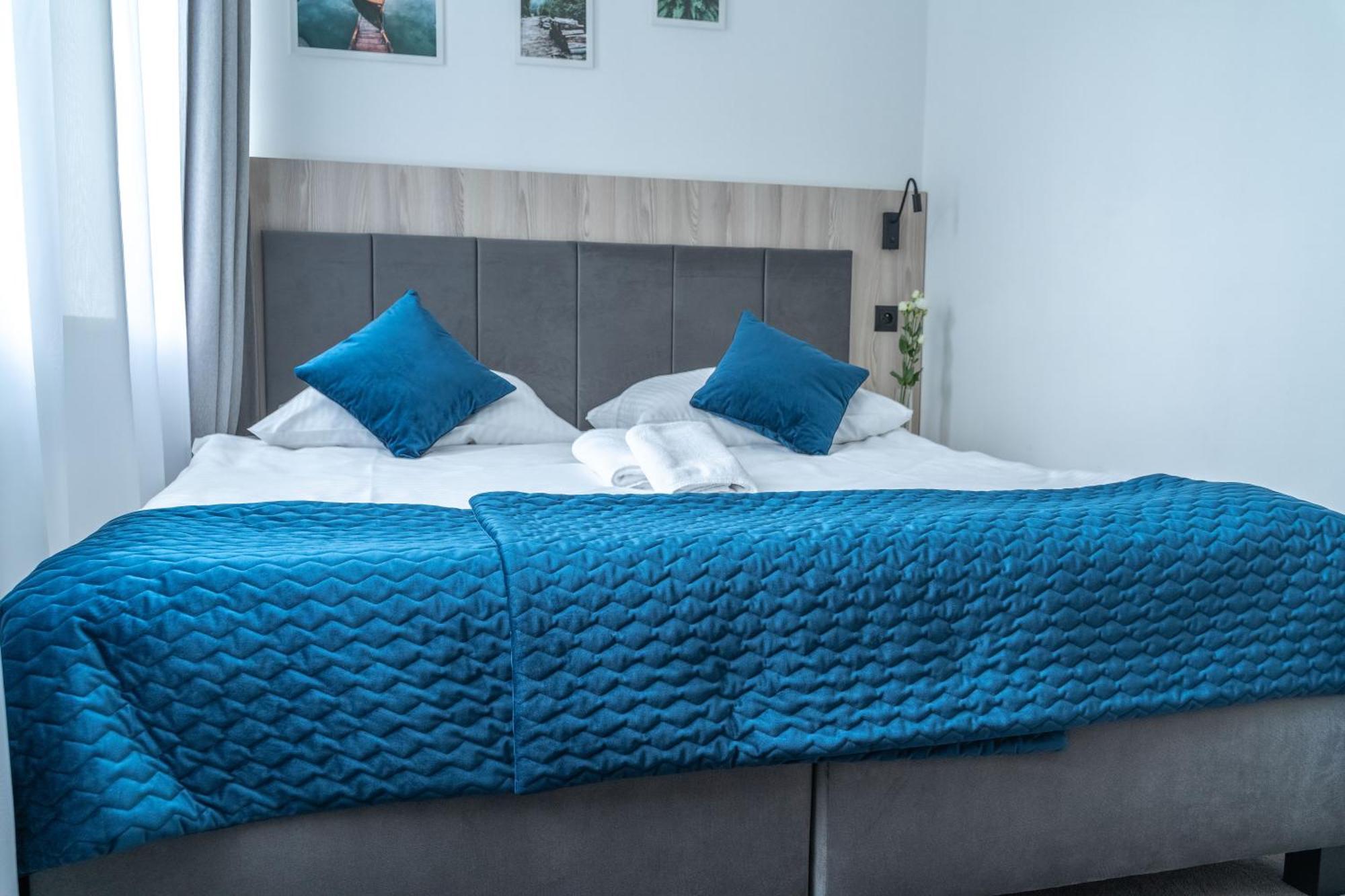שצ'צ'ירק Hotel Alpin מראה חיצוני תמונה